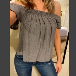 🔥American Eagle 🦅 top! Off the shoulder!